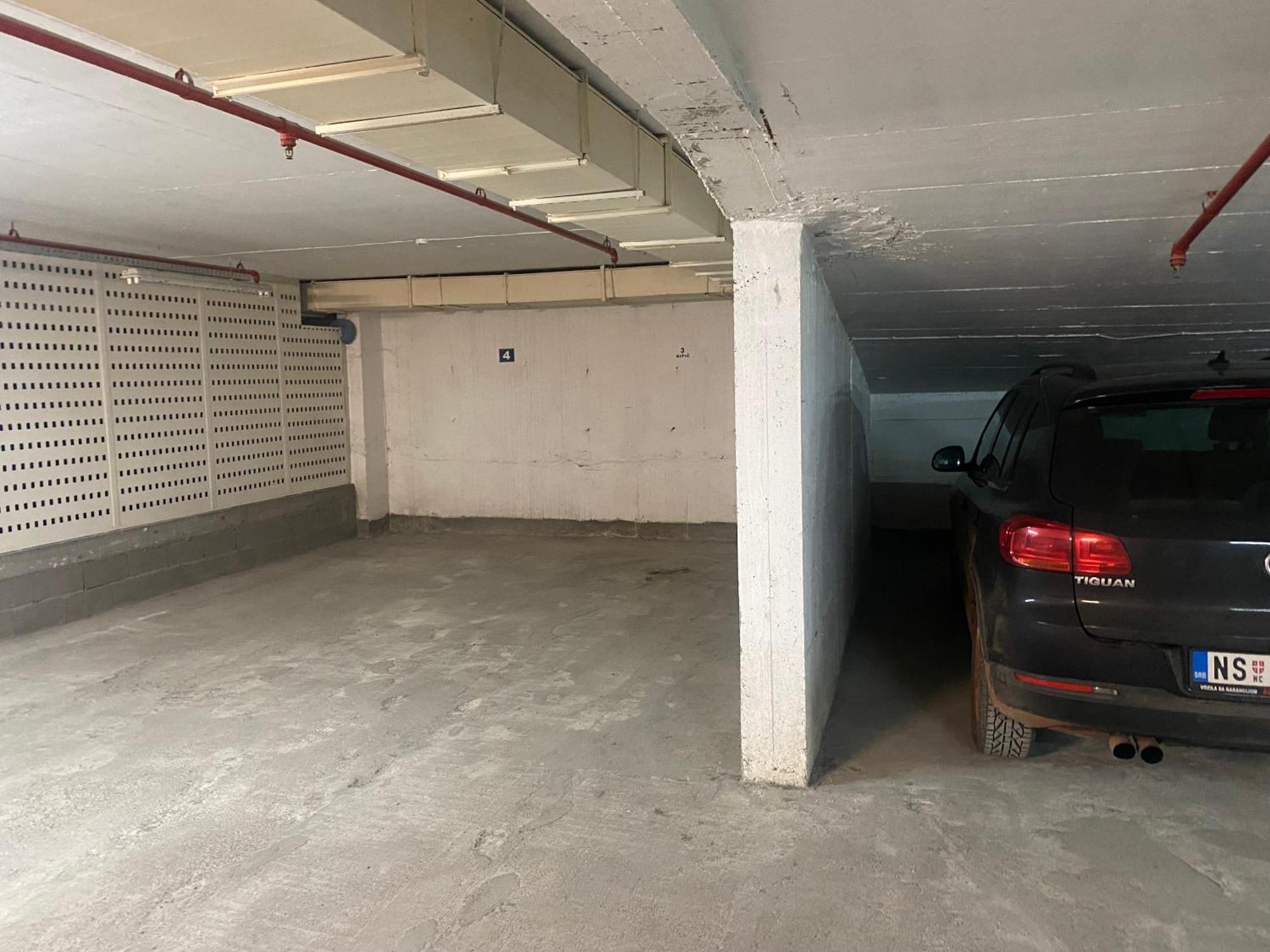 Luxury Apartments Parking In Garage Ni Eksteriør billede